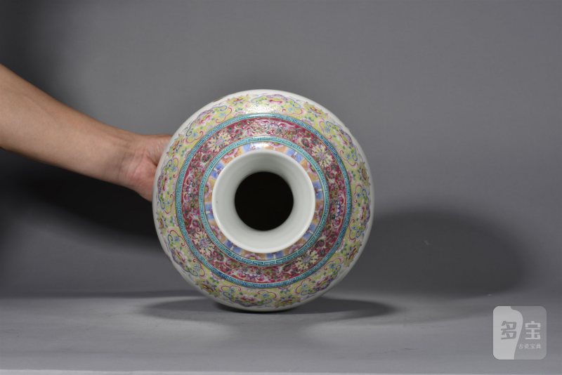 民国 粉彩花鸟草虫纹赏瓶 - 图7